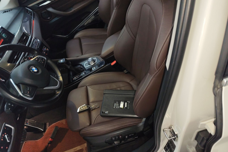 宝马X1 2019款 xDrive20Li 尊享型中控内饰19