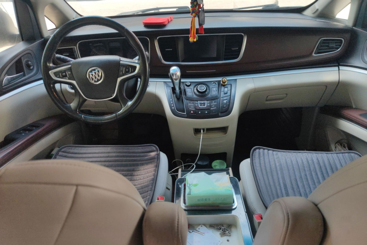 别克GL8 2017款 25S 舒适型 国V中控内饰12