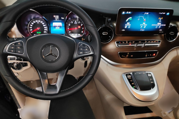 奔驰V级 2020款 V 260 L 长轴距豪华版中控内饰12