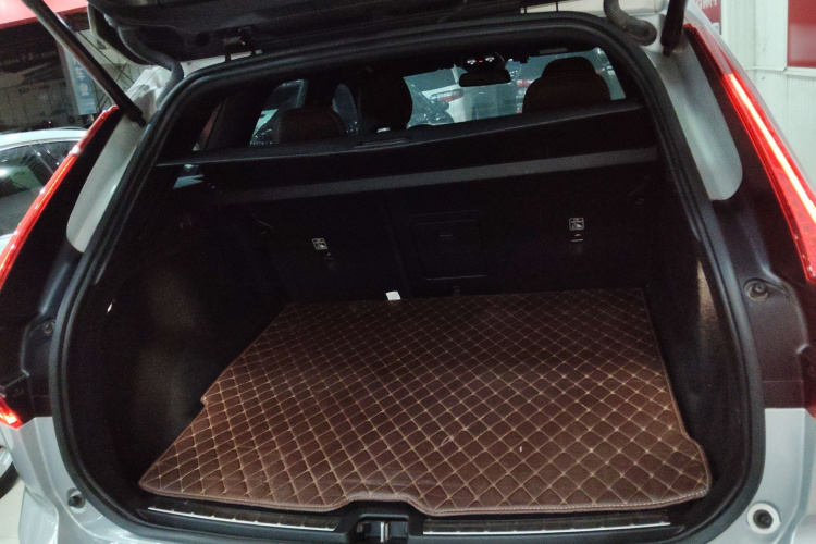 沃尔沃XC60 2023款 B5 四驱智逸豪华版机舱底盘23