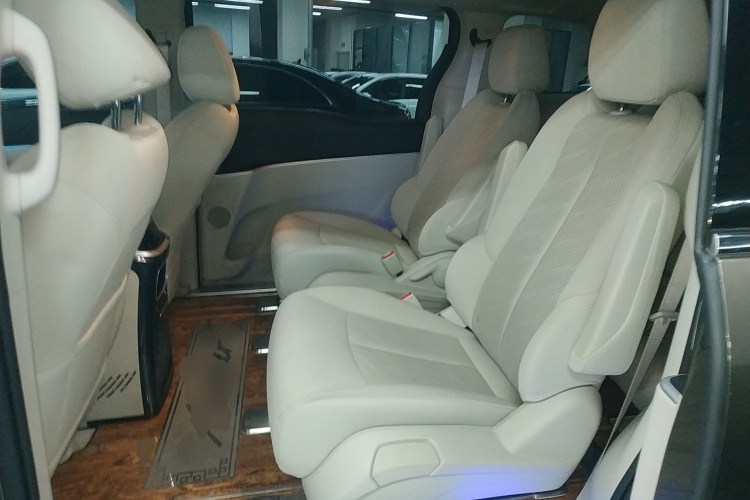 别克GL8 2022款 陆上公务舱 652T 舒适型中控内饰21