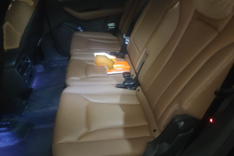 奥迪Q7 2023款 45 TFSI quattro S line运动型中控内饰21