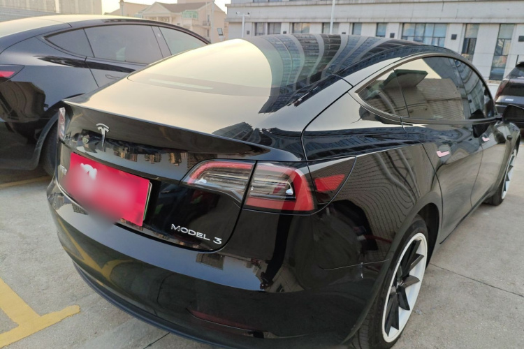 特斯拉 Model 3 2022款 后轮驱动版车身外观7