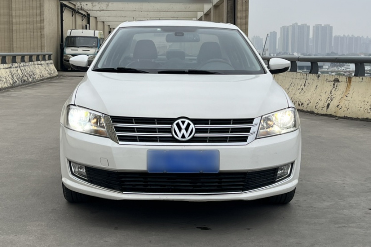 大众 朗逸 2013款 改款 1.6L 自动豪华版车身外观6001