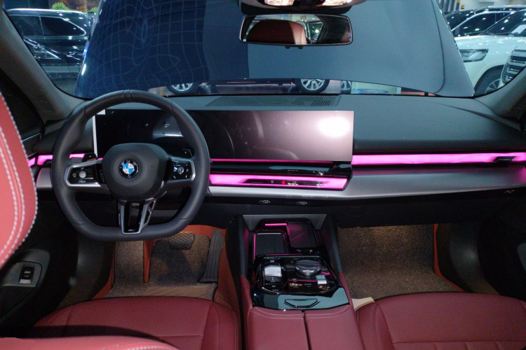 宝马5系 2025款 530Li 领先型 M运动套装中控内饰12