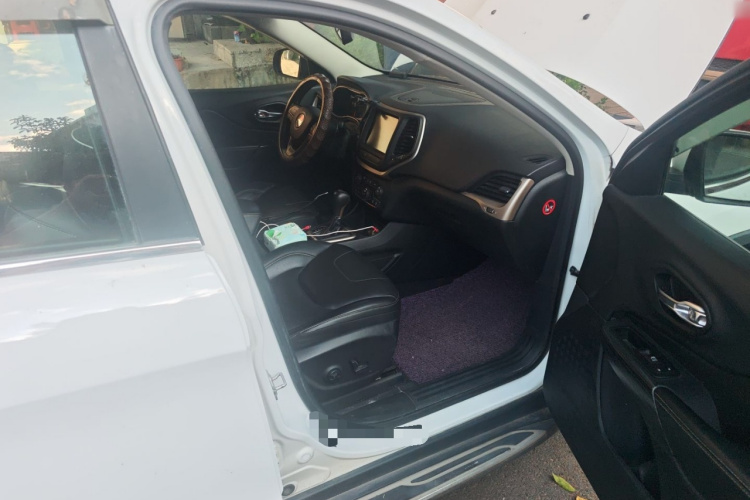 Jeep 自由光 2017款 2.0L 优越版局部细节9005