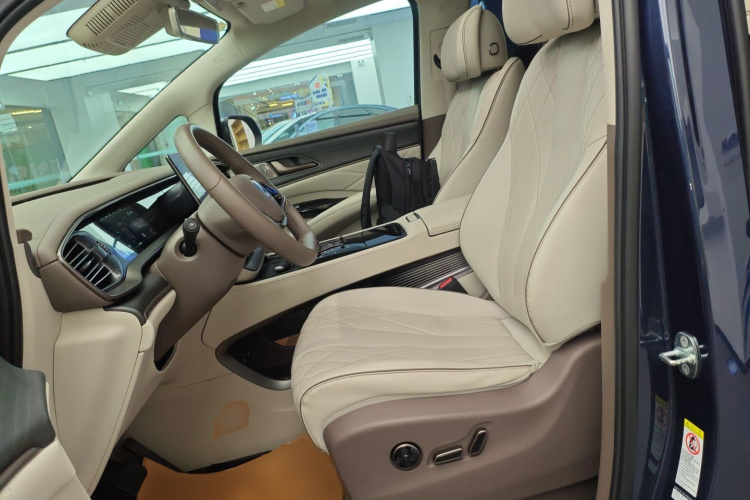 腾势D9 2022款 DM-i 970 四驱旗舰型中控内饰19