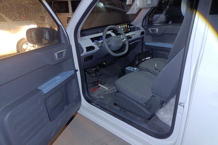 吉利银河 2024款 熊猫mini 200km 耐力熊中控内饰7003