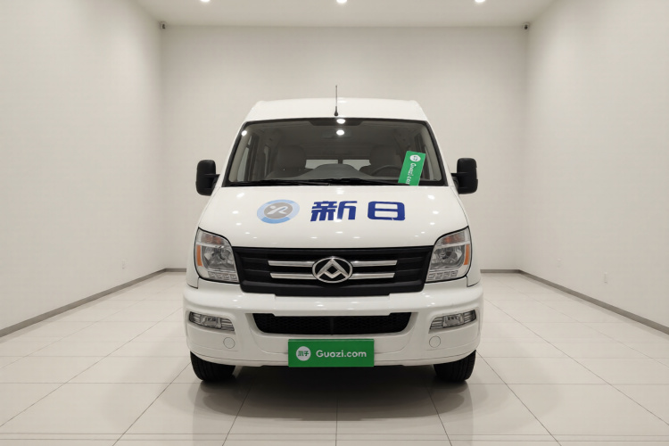 上汽大通MAXUS 新途V80 2021款 2.0T AMT经典傲运通短轴中顶5/6座车身外观2