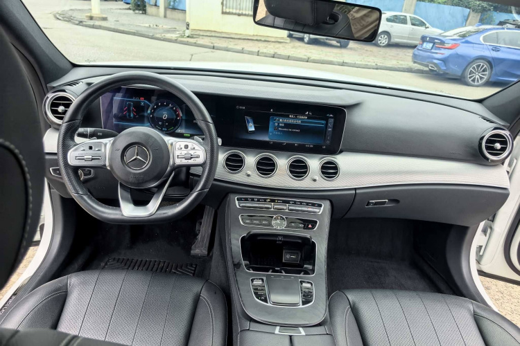 奔驰E级(进口) 2019款 E 260 运动版中控内饰7003