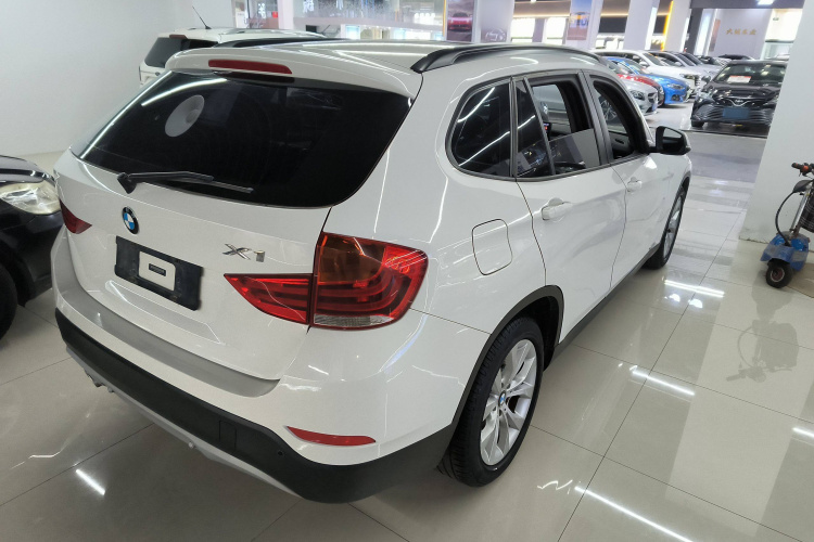 宝马X1 2014款 sDrive18i 时尚型车身外观7