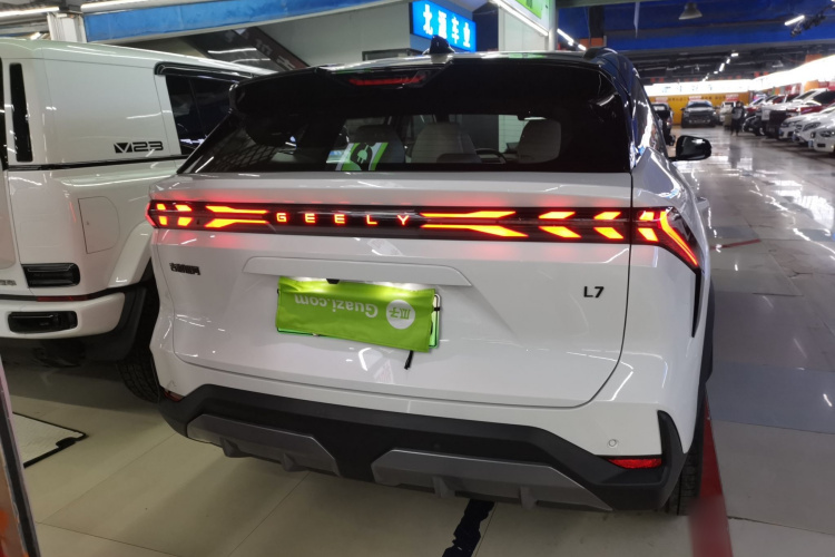 吉利银河 银河L7 2024款 1.5T 115km 星舰 龙腾版车身外观6