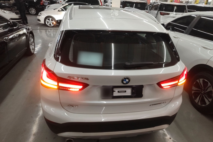 宝马X1新能源 2021款 xDrive30Le 尊享型车身外观6004