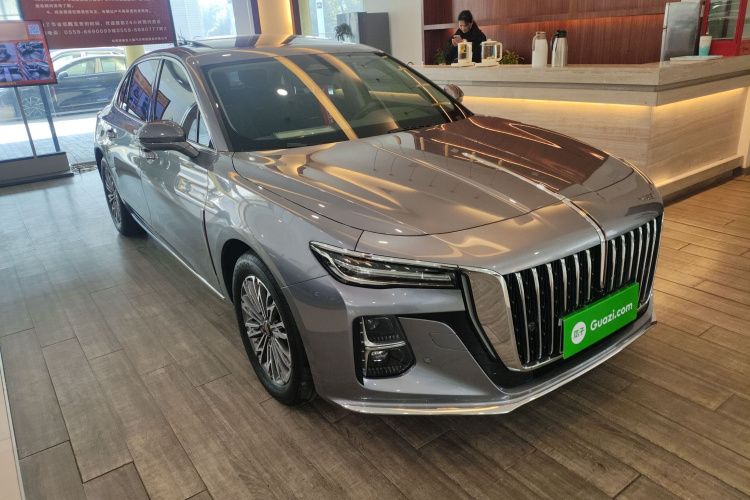 红旗H5 2023款 2.0T 自动智联旗享版车身外观3