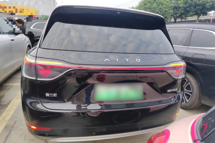 鸿蒙智行 问界M9 2024款 纯电 Ultra版 100kWh 5座版车身外观6