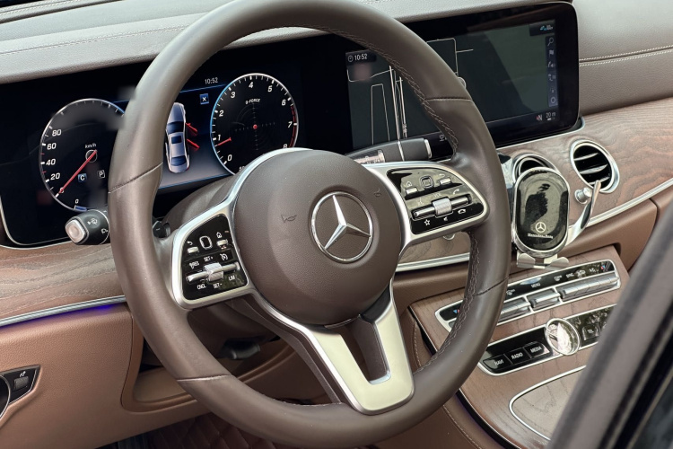 奔驰E级 2020款 改款 E 260 L中控内饰7002