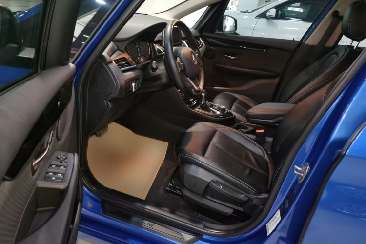 宝马2系旅行车 2018款 218i 时尚型局部细节19