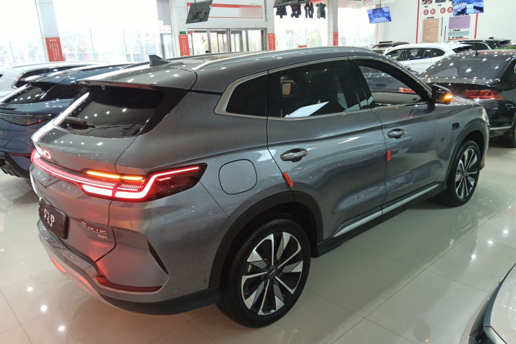 比亚迪 宋PLUS新能源 2025款 DM-i 智驾版 112KM 尊荣型车身外观7