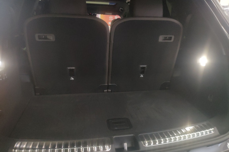 理想汽车 理想L8 2023款 Pro机舱底盘23