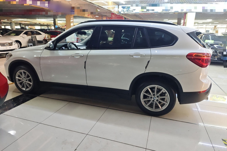 宝马X1 2019款 sDrive18Li 时尚型车身外观4