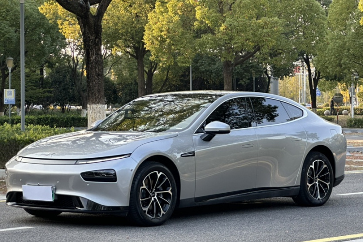 小鹏P7 2021款 480N车身外观1