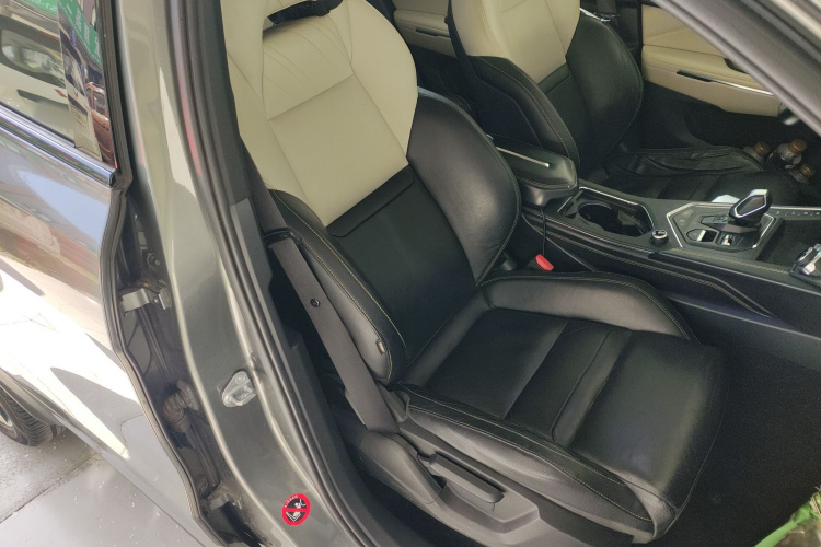 领克05 2020款 2.0TD 两驱耀Plus局部细节41