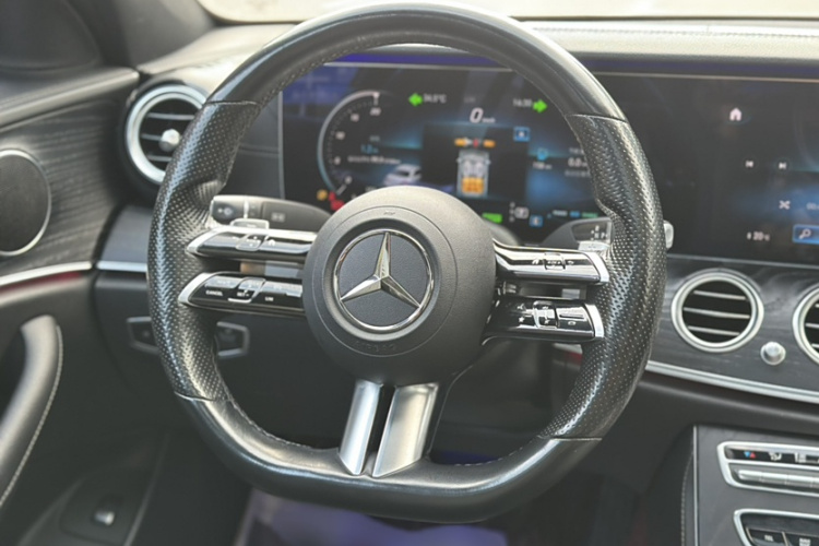 奔驰E级(进口) 2021款 E 260 时尚型运动版中控内饰7003