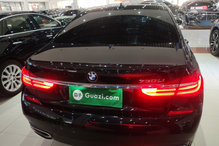 宝马7系 2018款 730Li 领先型 M运动套装车身外观6