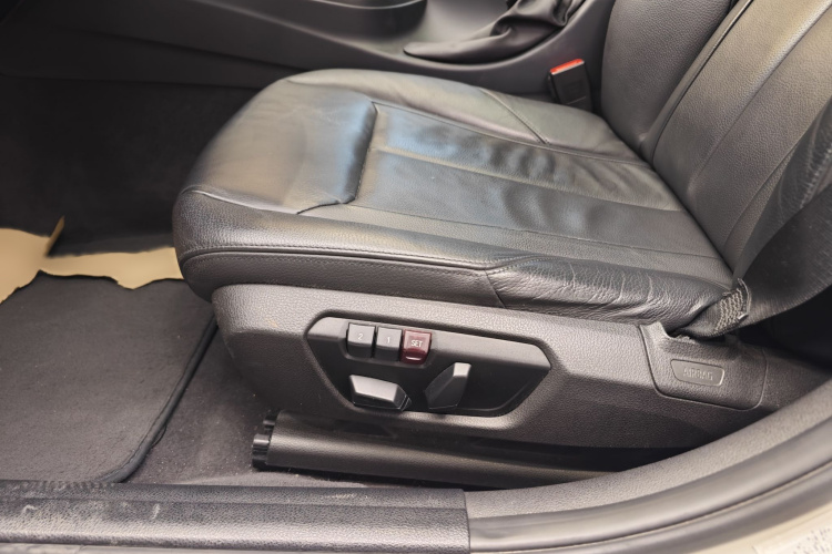 宝马3系 2015款 320Li 超悦版豪华设计套装中控内饰7003