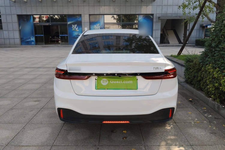 吉利几何A 2024款 410KM 出行版车身外观6