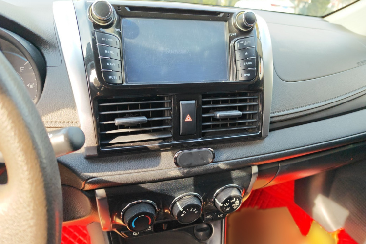 丰田 威驰 2014款 1.5L 自动智臻版局部细节16