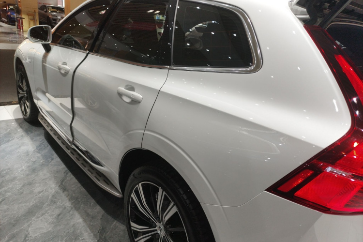 沃尔沃XC60新能源 2023款 T8 插电混动 长续航四驱智远豪华版车身外观4