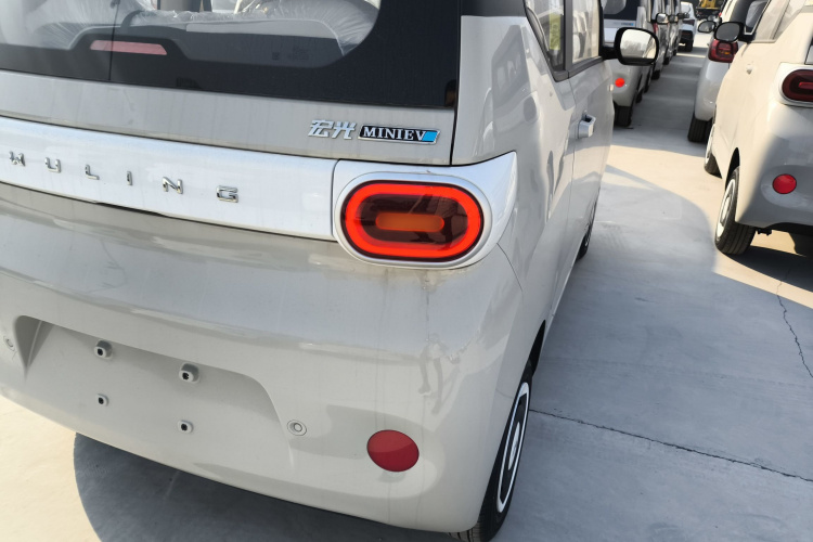 五菱汽车 宏光MINIEV 2024款 第三代 215km 青春版车身外观9