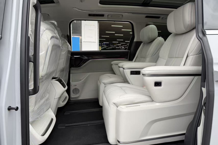 上汽大通MAXUS 大家9 2024款 超混 长续航森林版 七座中控内饰7010