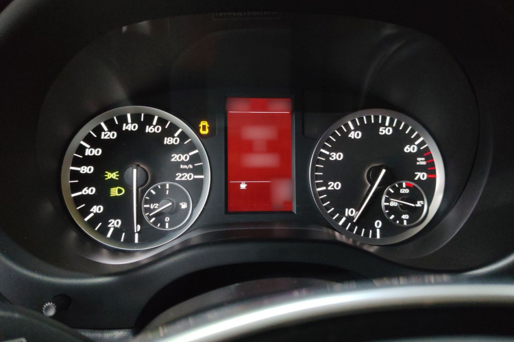 奔驰 威霆 2018款 2.0T 精英版 7座 国V局部细节14