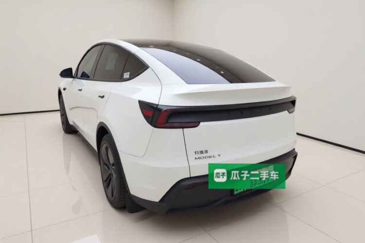 特斯拉 Model Y 2025款 后轮驱动版车身外观5