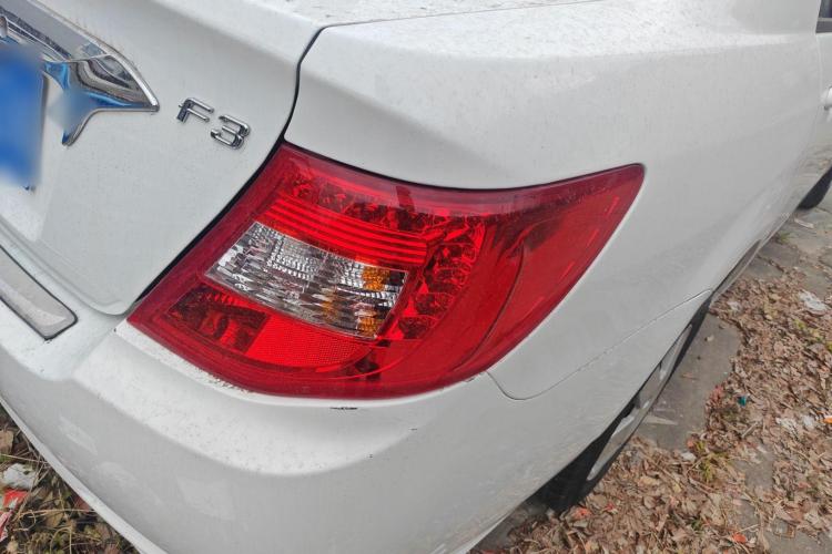 比亚迪F3 2015款 节能版 1.5L 手动舒适型车身外观9