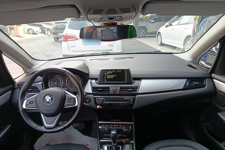 宝马2系多功能旅行车 2015款 218i 领先型中控内饰12