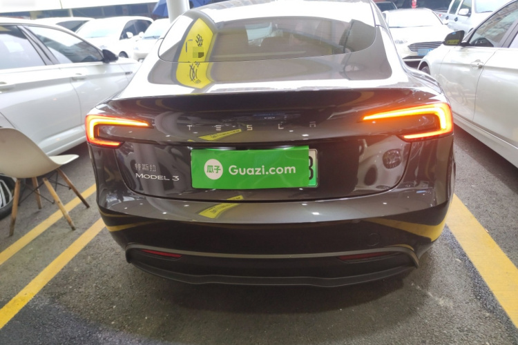 特斯拉 Model 3 2025款 后轮驱动版车身外观6