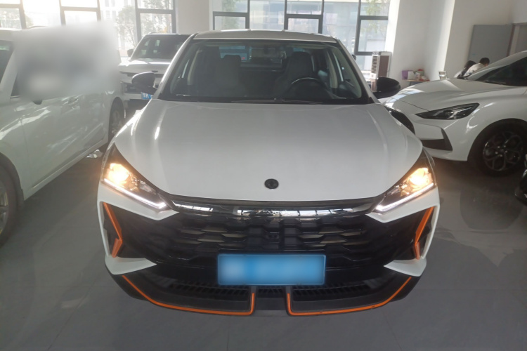 东风风神 奕炫 2024款 1.5L 自动劲速版车身外观2