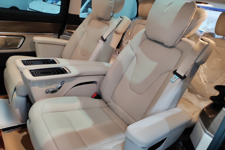 奔驰V级 2022款 V 260 尊贵版中控内饰7004
