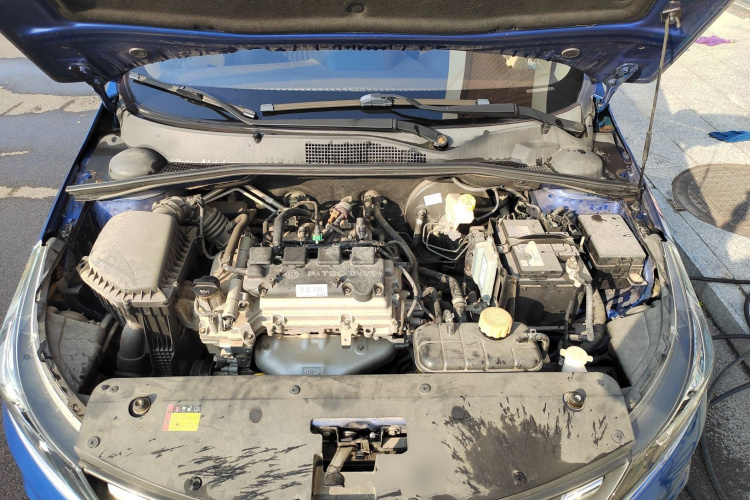 宝骏310W 2017款 1.5L 手动舒适型 国V机舱底盘24