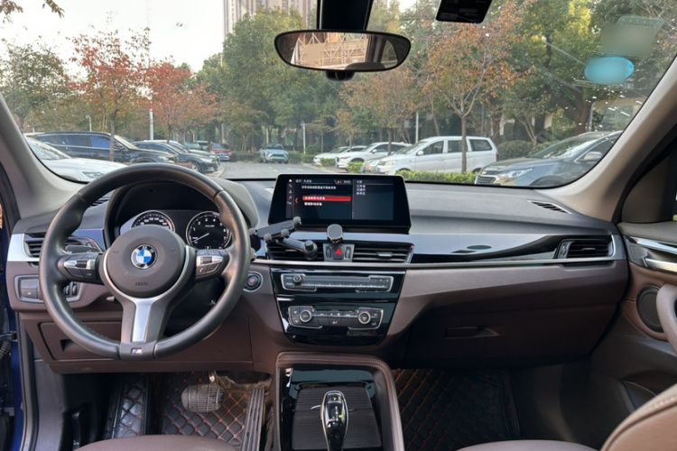 宝马X1 2020款 sDrive20Li 尊享型中控内饰7008