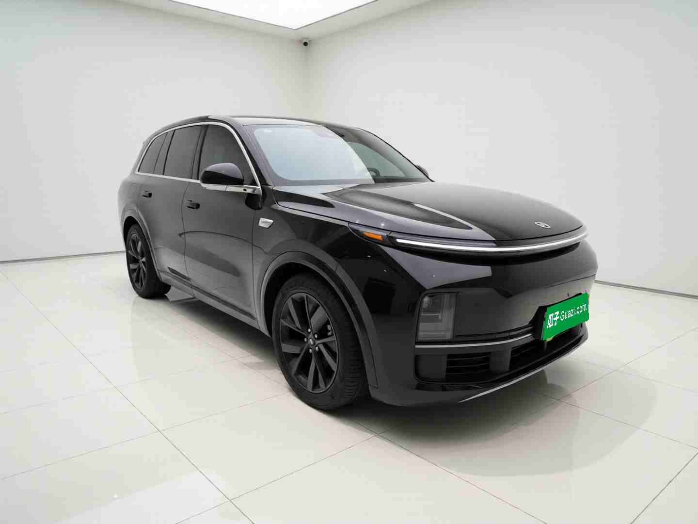 车辆右前45度外观展示