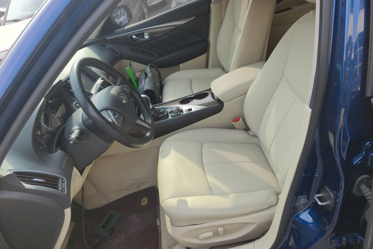 英菲尼迪Q50L 2015款 2.0T 舒适版局部细节19