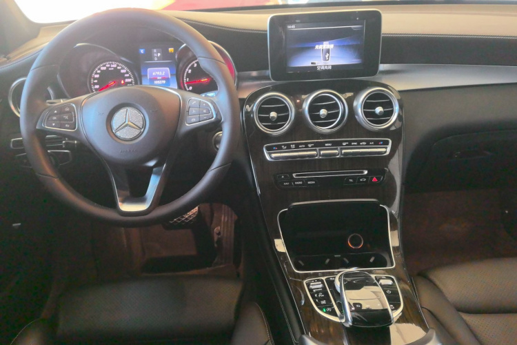 奔驰GLC 2017款 GLC 260 4MATIC 动感型中控内饰12