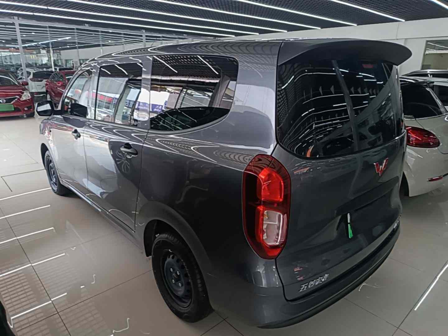 五菱汽车 五菱宏光新能源 2024款 纯电版 300KM 实用型(3)