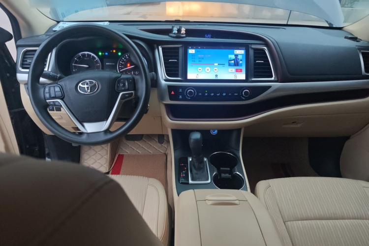 丰田 汉兰达 2017款 2.0T 两驱精英版 5座中控内饰7002