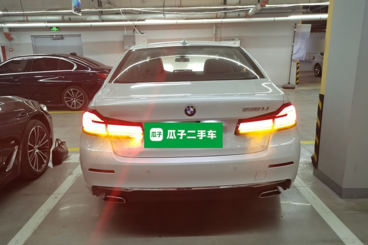 宝马5系 2022款 改款二 525Li 豪华套装车身外观6