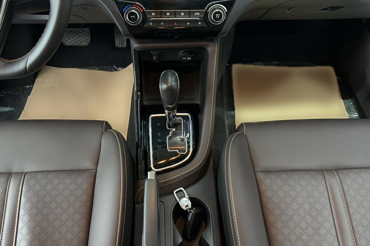 长安 逸动DT 2018款 1.6L 自动尊享型局部细节18